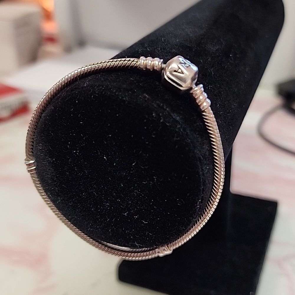 Authentic Pandora Moments Bracelet hallmarked & Stamped EUC sz 17cm or 6…